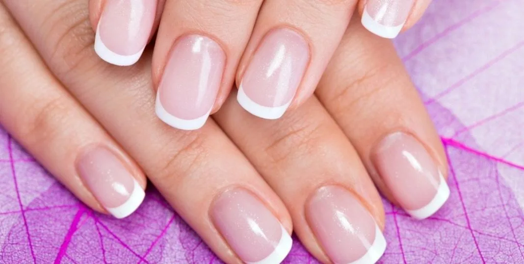 french-manicure (3) ابتكارات جديدة في عالم المناكير الفرنسي