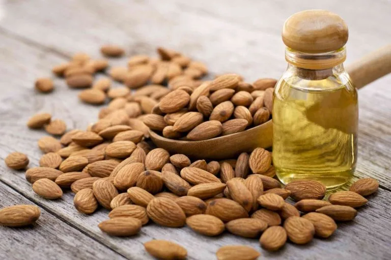 أشهر 5 أنواع زيوت لتفتيح البشرة