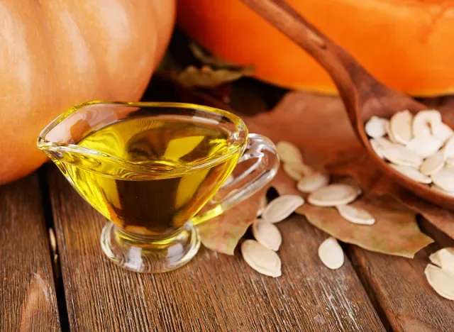 تعرفي على فوائد زيت بذور اليقطين