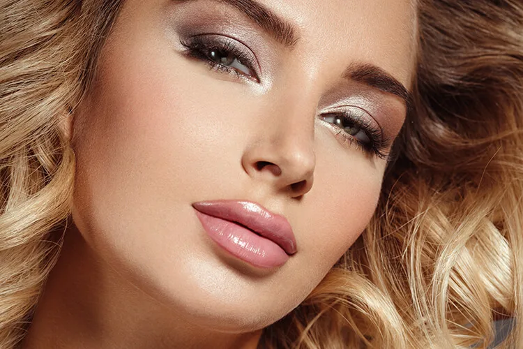 تعرف على أبرز اتجاهات مكياج لصيف 2024