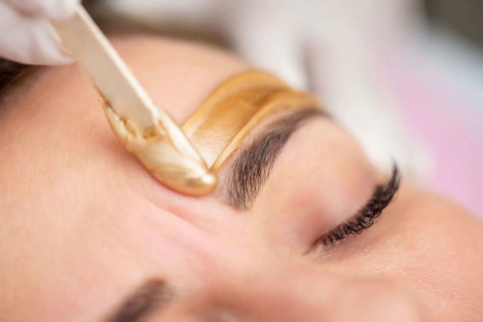 "طرق فعّالة لإزالة الشعر من الوجه بشكل دائم
