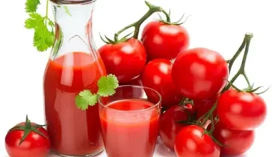 عصير الطماطم الطازج في الشتاء: درعك الطبيعي ضد الأمراض