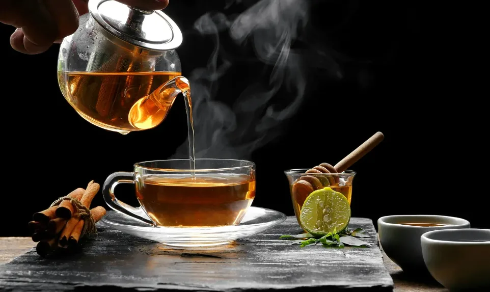 فوائد شرب الشاي اليومية: تعزيز الصحة والاسترخاء
