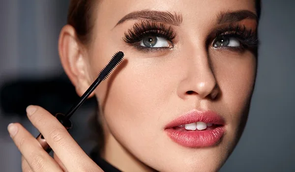 كيف تزيلين الماسكارا المضادة للماء بـ 5 خطوات ؟ - صورة 3