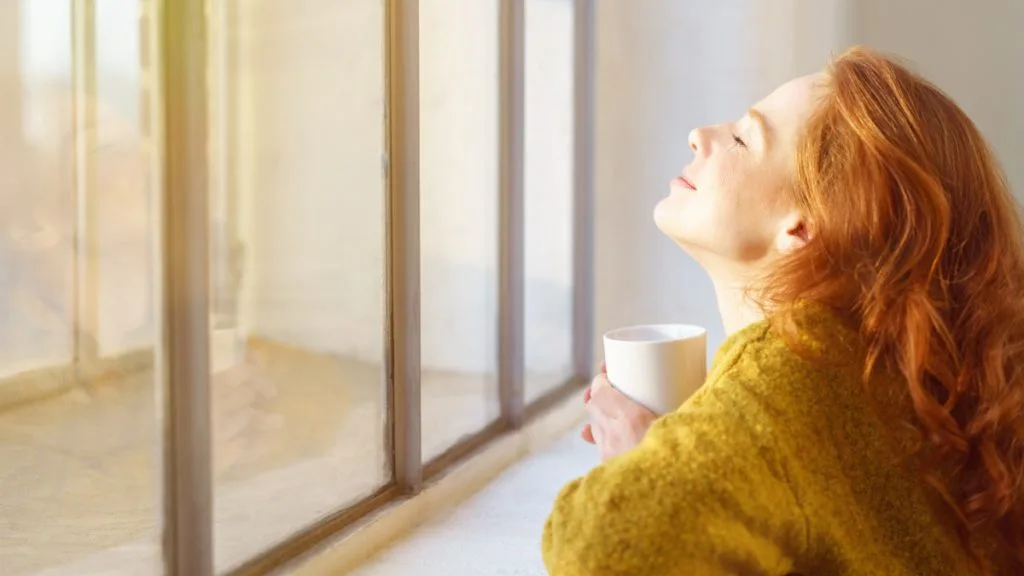 5 أسباب تجعلك تضعين واقي الشمس حتى في المنزل - صورة 3