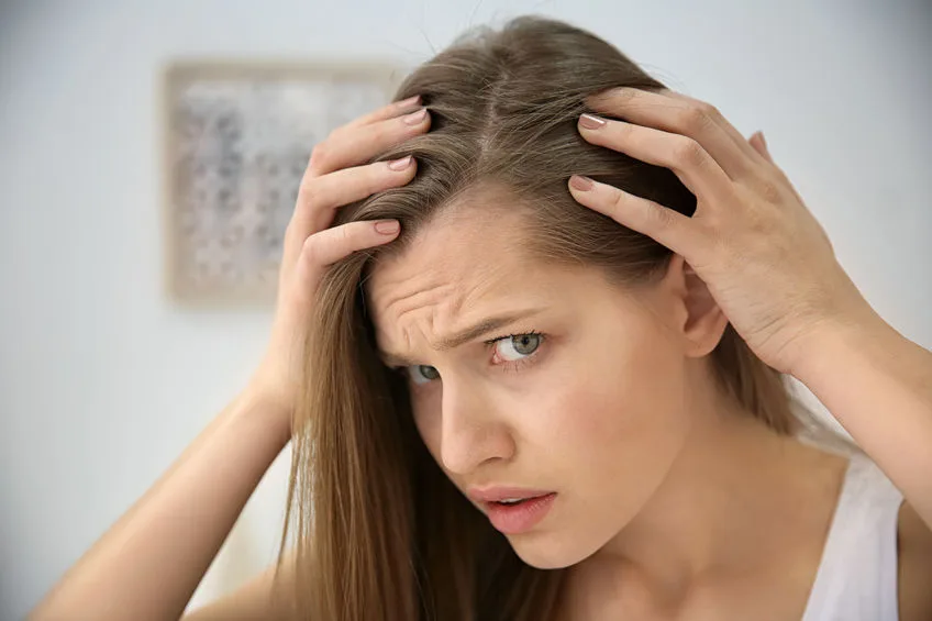 5 أسباب رئيسية لتساقط الشعر يجب أن تكون على دراية بها