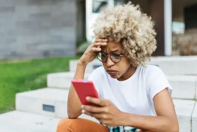 5 عادات سيئة قد تسبب الصداع النصفي