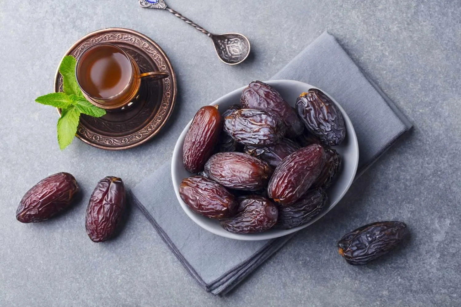 تعرفي على فوائد وأضرار رجيم التمر والحليب