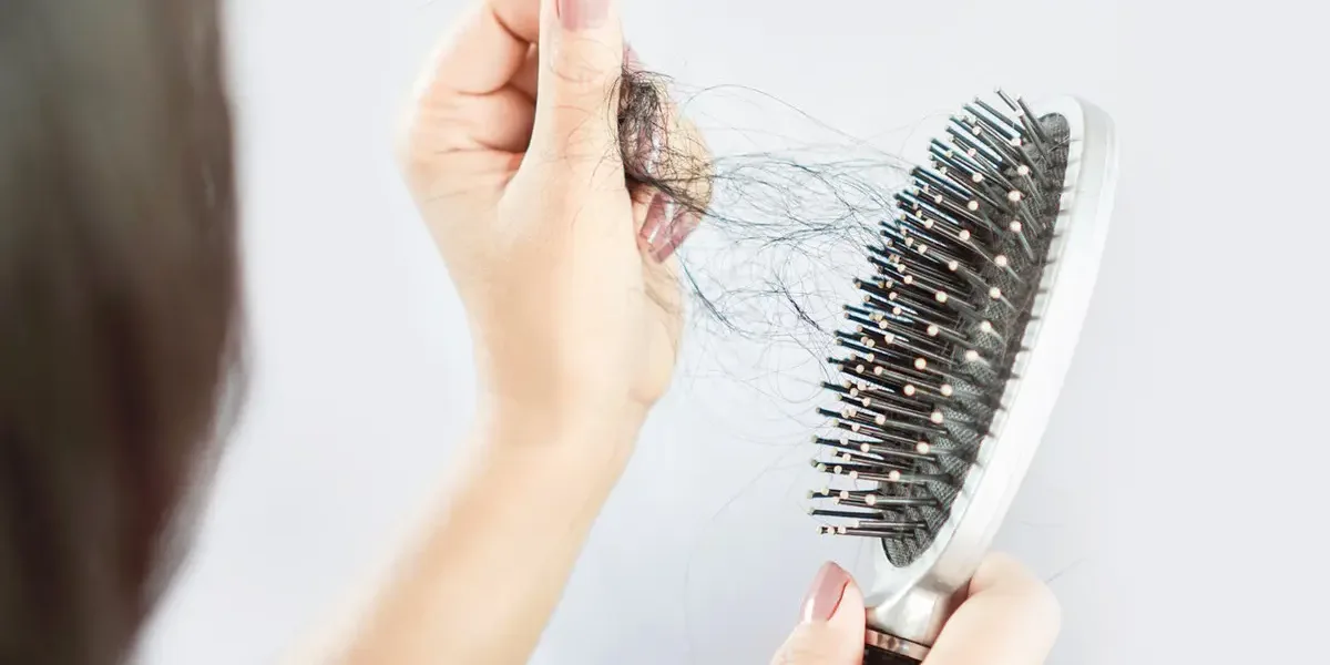 أبرز أسباب تساقط الشعر