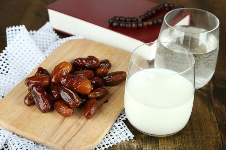 تعرفي على فوائد وأضرار رجيم التمر والحليب