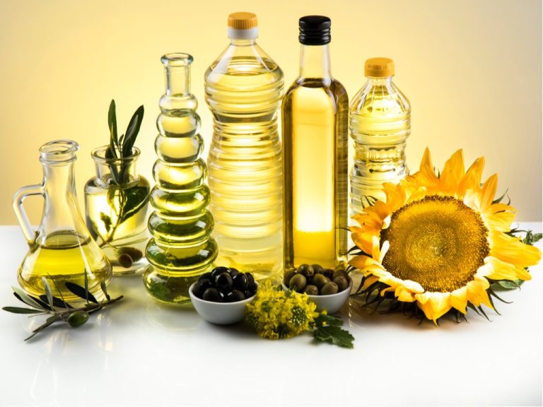مقارنة بين زيت الذرة وزيت عباد الشمس