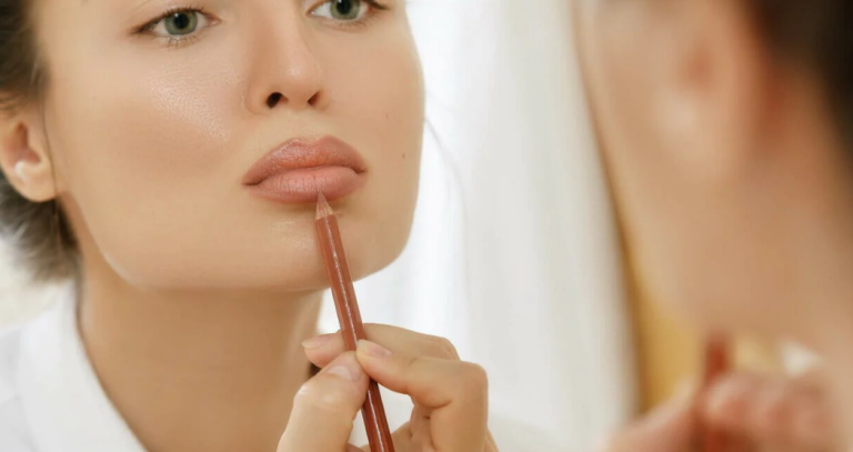 خطوات بسيطة للحصول على شفتين أكثر امتلاءً