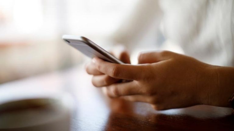 أفضل 4 تطبيقات يجب أن تكون على هاتف كل فتاة
