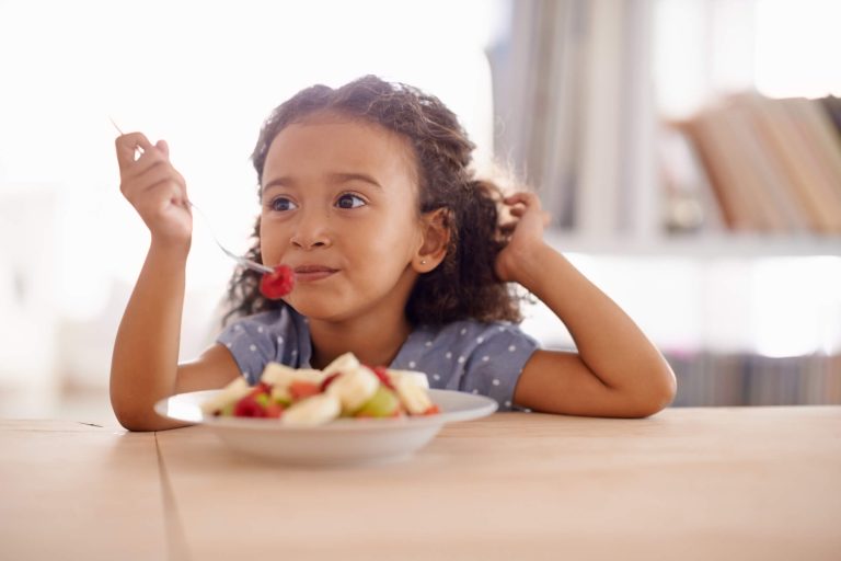 5 أطعمة تسبب الإدمان والمزاجية للأطفال