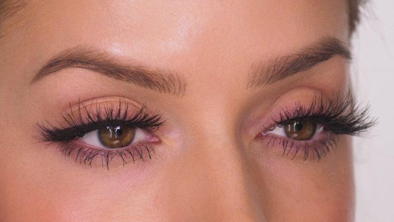 كيف تزيلين الماسكارا المضادة للماء بـ 5 خطوات ؟