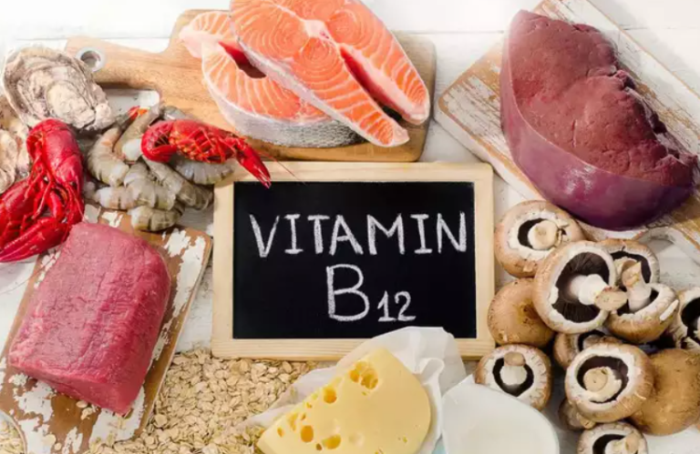 أفضل الأطعمة الغنية بفيتامين B12 لتعزيز صحتك