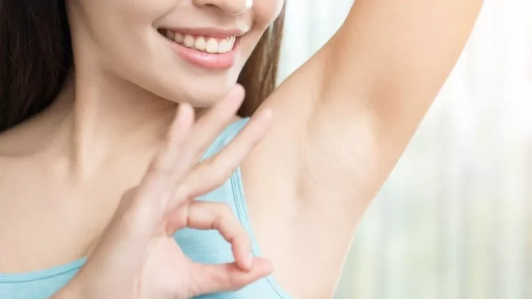 فوائد ومضار طرق إزالة شعر الإبط