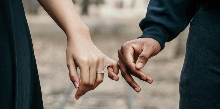 العلاقة الزوجية: كم مرة تحتاج المرأة للجماع؟