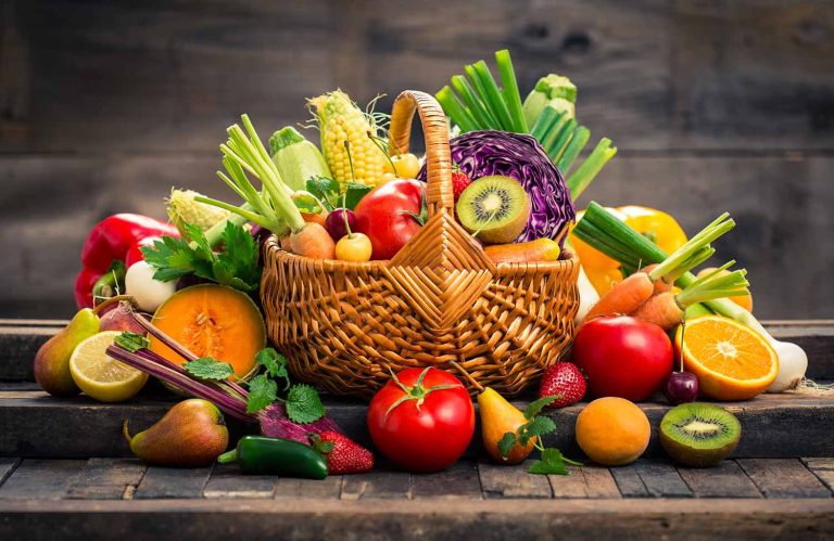 لماذا تحتاج يوميًا إلى الفواكه والخضروات؟ 10 فوائد مذهلة لصحتك